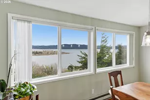 290 N 3rd Ct, Coos Bay, OR 97420 - Photo 17