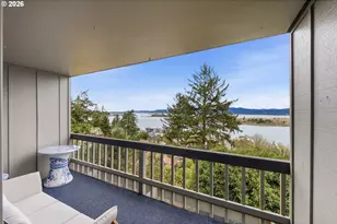 290 N 3rd Ct, Coos Bay, OR 97420 - Photo 7