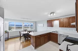 290 N 3rd Ct, Coos Bay, OR 97420 - Photo 13