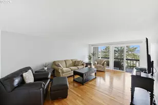 290 N 3rd Ct, Coos Bay, OR 97420 - Photo 3