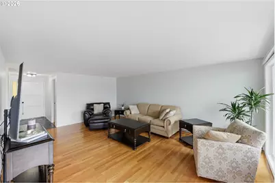 290 N 3rd Ct #7, Coos Bay, OR 97420 - Photo 5