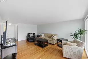 290 N 3rd Ct, Coos Bay, OR 97420 - Photo 5