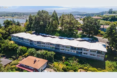 290 N 3rd Ct #7, Coos Bay, OR 97420 - Photo 1