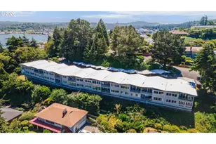 290 N 3rd Ct, Coos Bay, OR 97420 - Photo 1