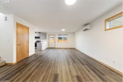 684 St Charles St, Eugene, OR 97402 - Photo 3