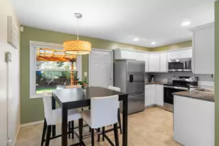 10233 N Tyler Ave, Portland, OR 97203 - Photo 9