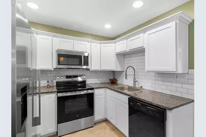 10233 N Tyler Ave, Portland, OR 97203 - Photo 11