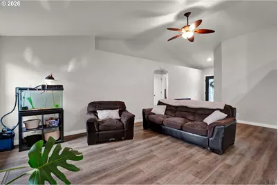 6050 Pebble Ct, Springfield, OR 97478 - Photo 9