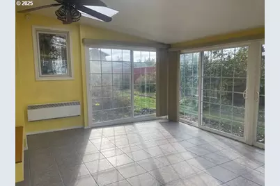 2620 23rd St, Springfield, OR 97477 - Photo 11