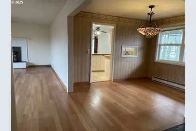 2620 23rd St, Springfield, OR 97477 - Photo 3