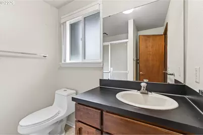 2090 Graham Dr, Eugene, OR 97405 - Photo 21