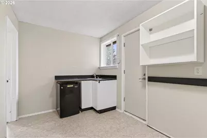 2090 Graham Dr, Eugene, OR 97405 - Photo 23