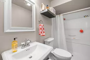 15015 NE Sacramento St, Portland, OR 97230 - Photo 17