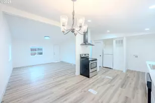 3370 Maple St, Hubbard, OR 97032 - Photo 9