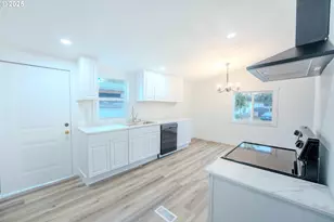 3370 Maple St, Hubbard, OR 97032 - Photo 11