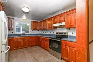 601 S Water St, Silverton, OR 97381 - Photo 21