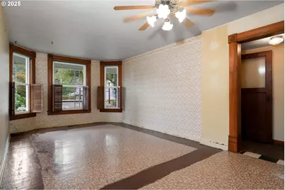 601 S Water St, Silverton, OR 97381 - Photo 15