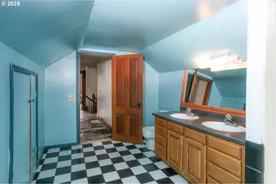 601 S Water St, Silverton, OR 97381 - Photo 39