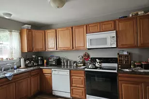 749 SW Washington St, Dallas, OR 97338 - Photo 5