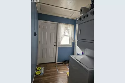 749 SW Washington St, Dallas, OR 97338 - Photo 7