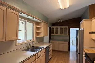 931 SE 5th St, Gresham, OR 97080 - Photo 5