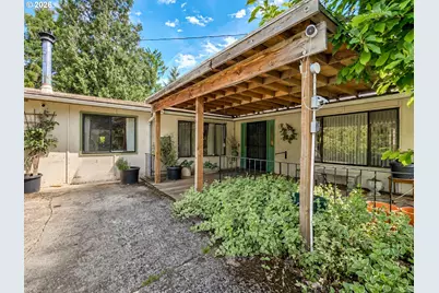 2118 SE 110th Ave, Portland, OR 97216 - Photo 3