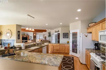 1000 Windy Mountain Ln, Oakland, OR 97462 - Photo 11