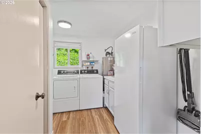 580 8th Ave, Coos Bay, OR 97420 - Photo 17