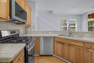 7124 NE Cherry Dr, Hillsboro, OR 97124 - Photo 9