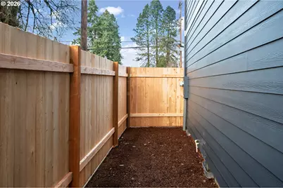 12092 SE Market St, Portland, OR 97216 - Photo 13