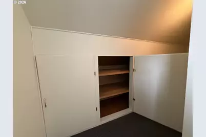 8906 NE Hancock St, Portland, OR 97220 - Photo 25