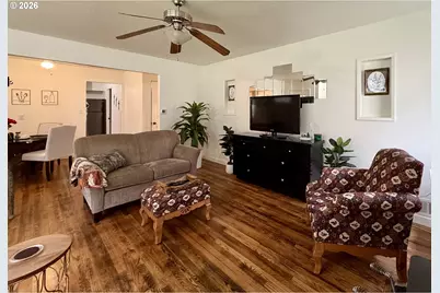 8906 NE Hancock St, Portland, OR 97220 - Photo 9