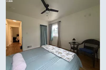 8906 NE Hancock St, Portland, OR 97220 - Photo 17