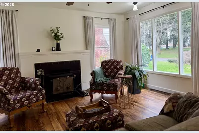 8906 NE Hancock St, Portland, OR 97220 - Photo 7