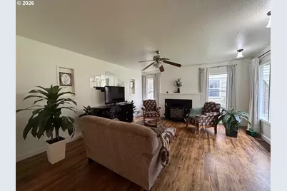 8906 NE Hancock St, Portland, OR 97220 - Photo 15