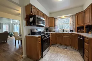 8906 NE Hancock St, Portland, OR 97220 - Photo 11