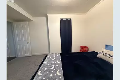 8906 NE Hancock St, Portland, OR 97220 - Photo 35