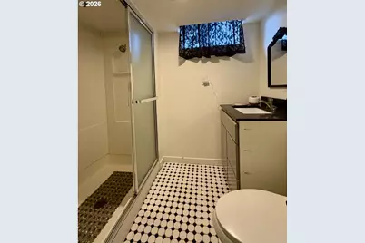 8906 NE Hancock St, Portland, OR 97220 - Photo 33