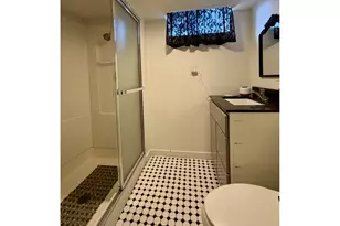 8906 NE Hancock St, Portland, OR 97220 - Photo 33