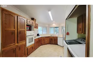1097 Lees Crk Rd, Myrtle Creek, OR 97457 - Photo 15