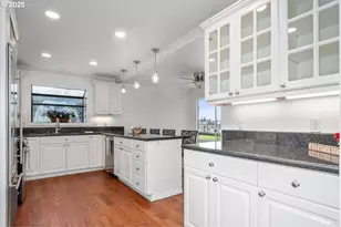 448 N Hayden Bay Dr, Portland, OR 97217 - Photo 17