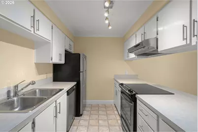 2417 SW Nebraska St #4, Portland, OR 97239 - Photo 9