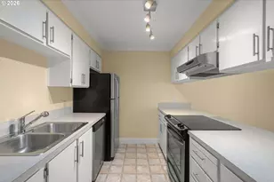 2417 SW Nebraska St, Portland, OR 97239 - Photo 9