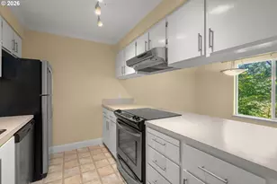 2417 SW Nebraska St, Portland, OR 97239 - Photo 7