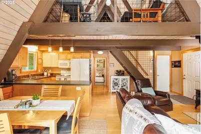 10252 Lakeview Dr, Birkenfeld, OR 97016 - Photo 9