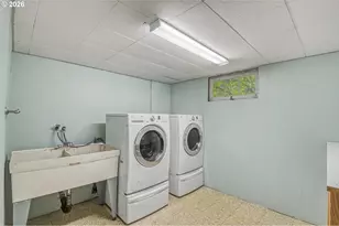 8906 NE Beech St, Portland, OR 97220 - Photo 27
