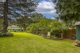 8906 NE Beech St, Portland, OR 97220 - Photo 41