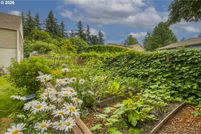 8906 NE Beech St, Portland, OR 97220 - Photo 43