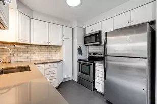 12020 NE Thompson St, Portland, OR 97220 - Photo 11