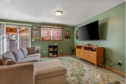 492 S Donna Dr, Newberg, OR 97132 - Photo 3